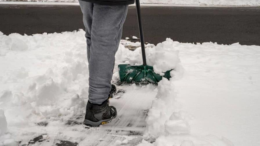 Nueva York busca paleadores de nieve para el invierno a 27 dólares por hora