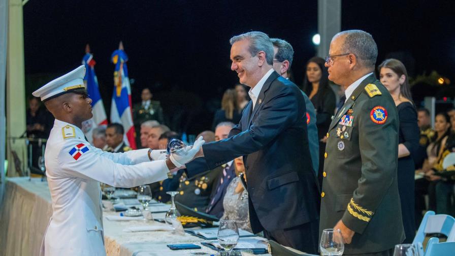 Presidente Abinader encabeza graduación de cadetes en academia Batalla de Las Carreras