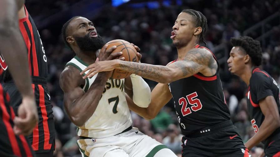 Jaylen Brown encesta 30 puntos en paliza de Celtics a Bulls para avanzar en torneo In-Season