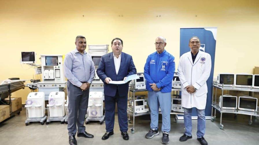 Entregan nuevos equipos al hospital Darío Contreras en preparación a festividades navideñas