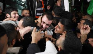 Israel excarcela a 30 mujeres y niños palestinos tras liberación de 16 rehenes por Hamás