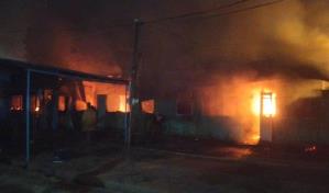Incendio consumió cinco viviendas en Montecristi