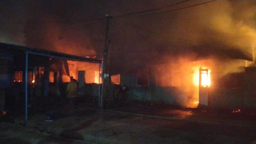 Incendio consumió cinco viviendas en Montecristi