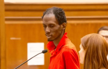 Hombre acusado de matar a su madre y meterla en una caja podría ser liberado por falla en evidencia