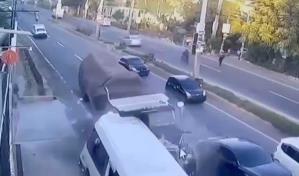 Video | Momento en que patana choca autobús en accidente en Haina
