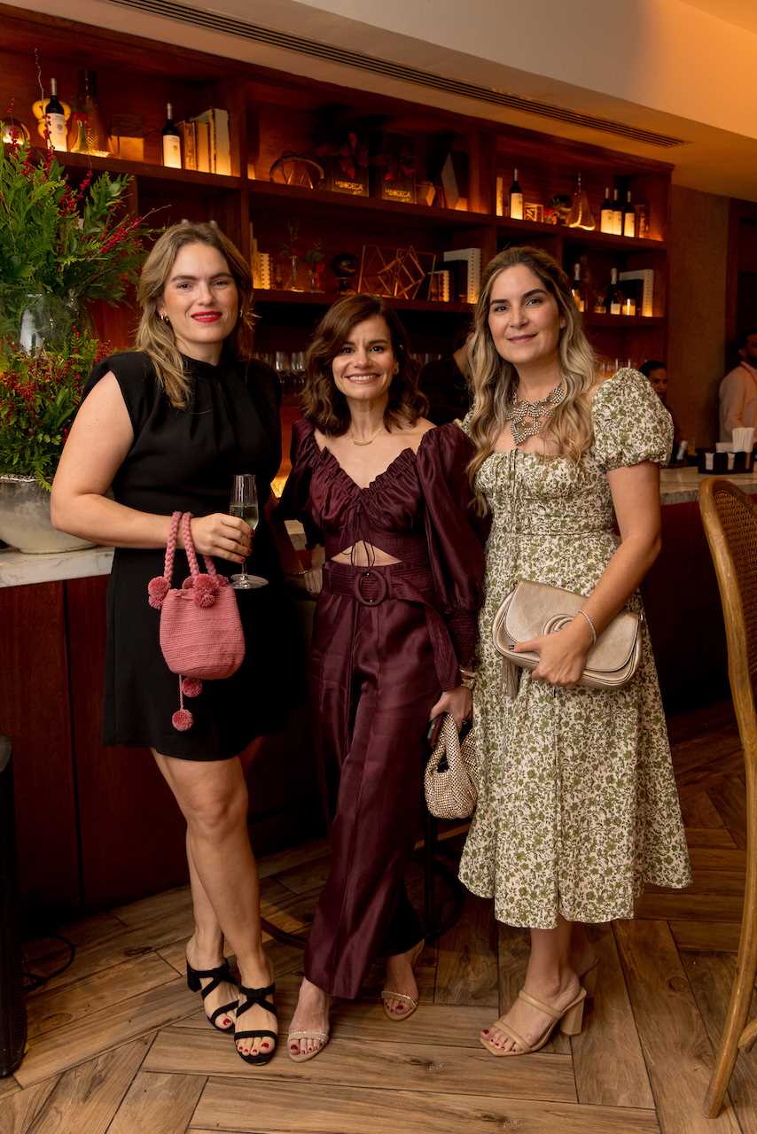 Karla Leschho¨rn, Carla Chalas y Claudina Penzo.