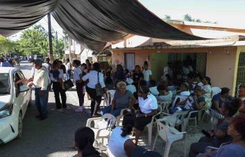 Consternación en velatorios de cuatro de los diez fallecidos en accidente en Haina