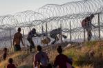 Texas apela fallo que permite al Gobierno de Biden cortar alambre de púas en la frontera