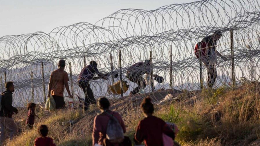 Texas apela fallo que permite al Gobierno de Biden cortar alambre de púas en la frontera