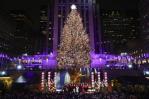 Rockefeller Center prende su icónico árbol de Navidad con Manuel Turizo de invitado Rockefeller Center prende su icónico árbol de Navidad con Manuel Turizo de invitado