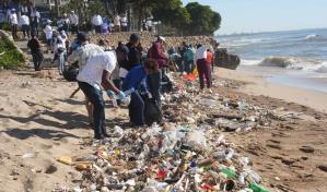 Autoridad Portuaria Dominicana realiza jornada de limpieza de playa