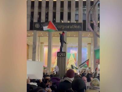 Protesta propalestina cerca del árbol de Navidad del Rockefeller Cente