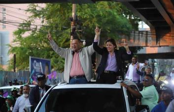 Carlos Guzmán busca repetir como alcalde en SDN y lleva a esposa de René Polanco como vice