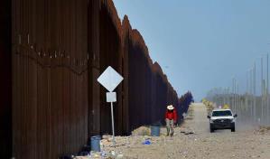 EE.UU. cerrará paso fronterizo de Arizona por la abrumadora llegada de migrantes