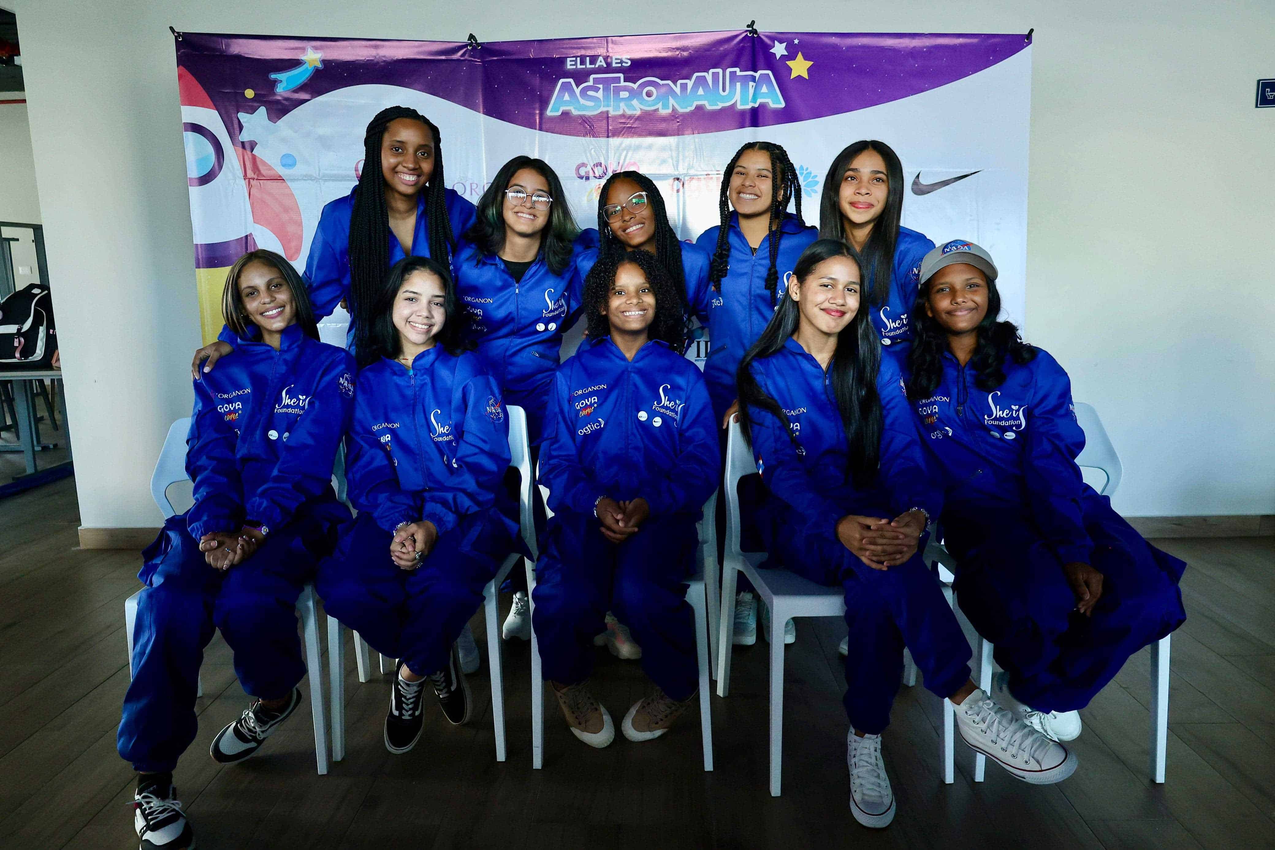 Las 10 jóvenes estudiantes que participan en la segunda misión de Ella es astronauta.