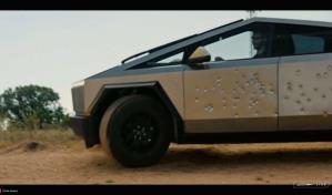 Elon Musk entrega su Cybertruck, la camioneta del futuro de Tesla