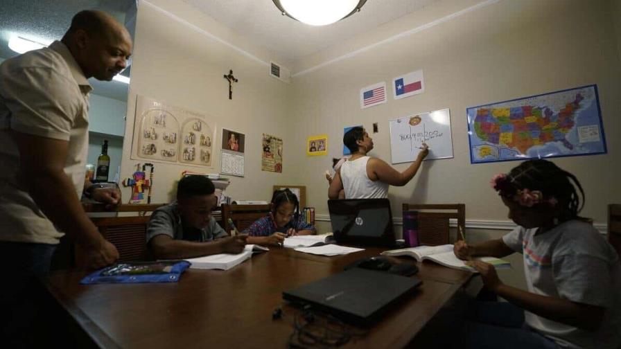 Cámara de Diputados estudia ley para incorporar método de "educación en casa" en RD