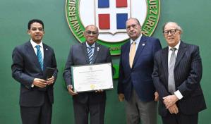 UNPHU reconoce al magistrado Ray Guevara como profesor honorario