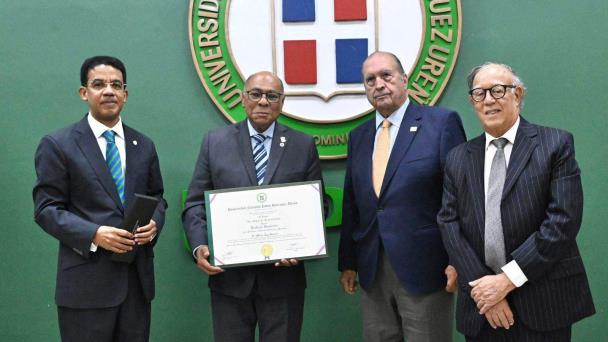 UNPHU reconoce al magistrado Ray Guevara como profesor honorario