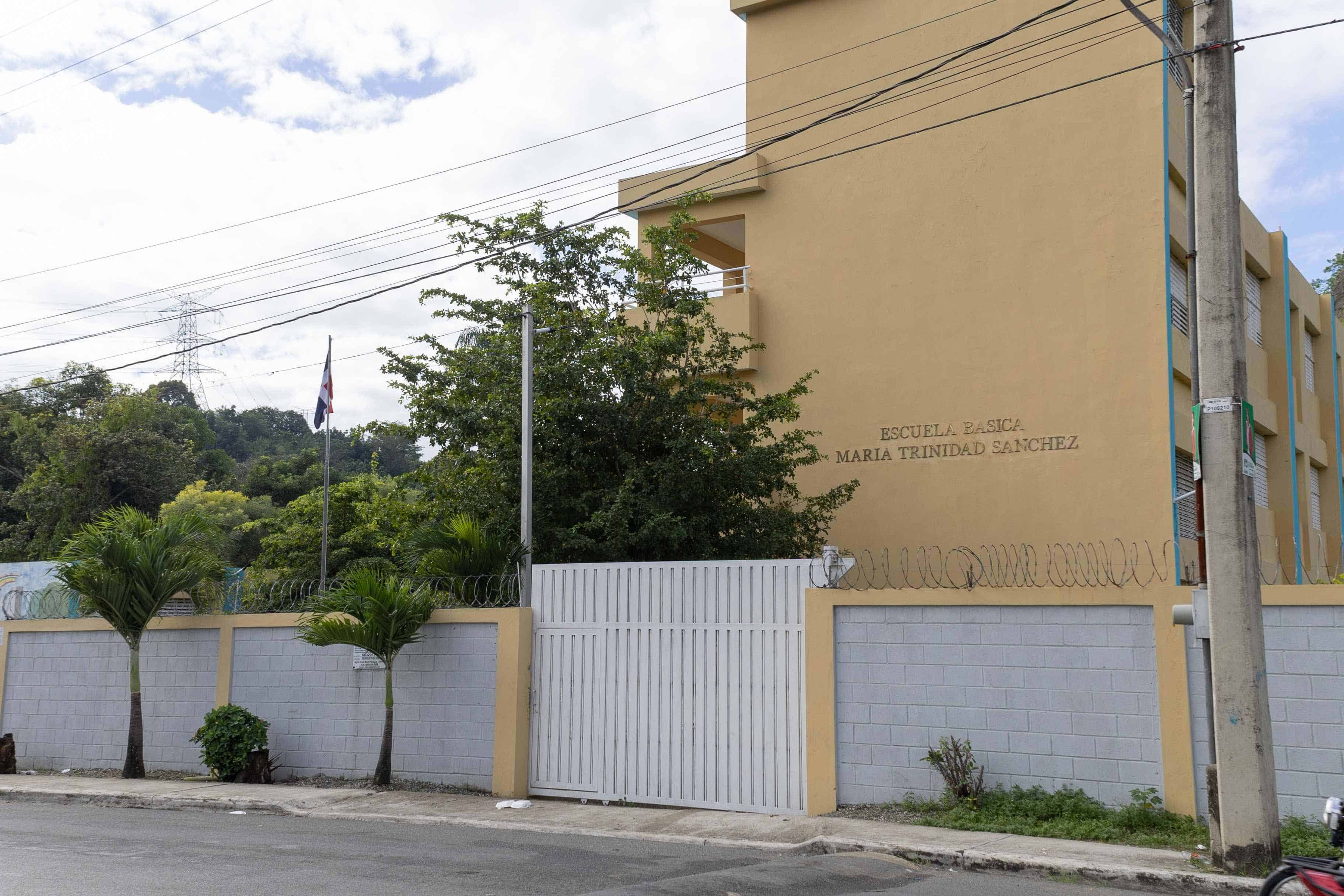 Escuelas de la comunidad Cambita Garabitos permanecen cerradas. 