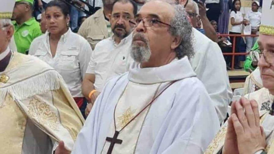 Padre Rogelio Cruz se consagra como Obispo del Pueblo en La Vega