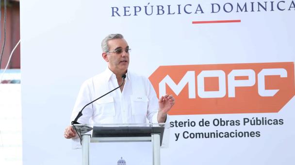 Luis Abinader: “En este Gobierno estamos arañando los chelitos para llevarlos donde se necesiten”