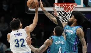 Towns anota 28 y guía a Timberwolves sobre los Hornets