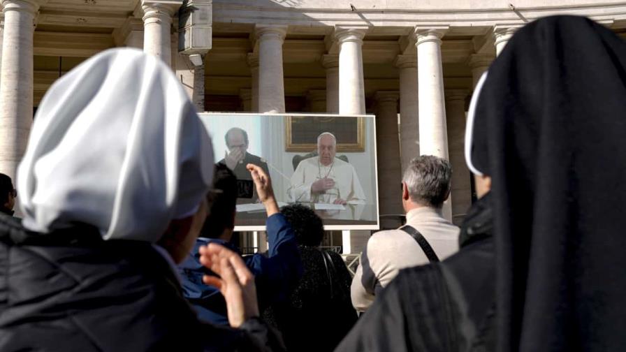 El papa dice  sentirse mejor, pero nuevamente no aparece en la ventana en el Vaticano