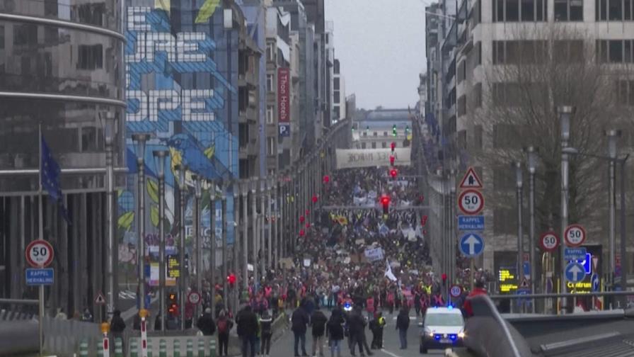 Miles de personas marchan contra el calentamiento global en Bruselas