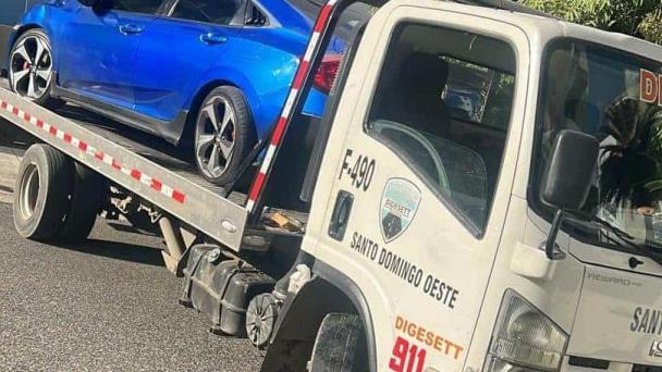 Digesett “captura” conductor que no le abrió paso a ambulancia y se lleva el carro