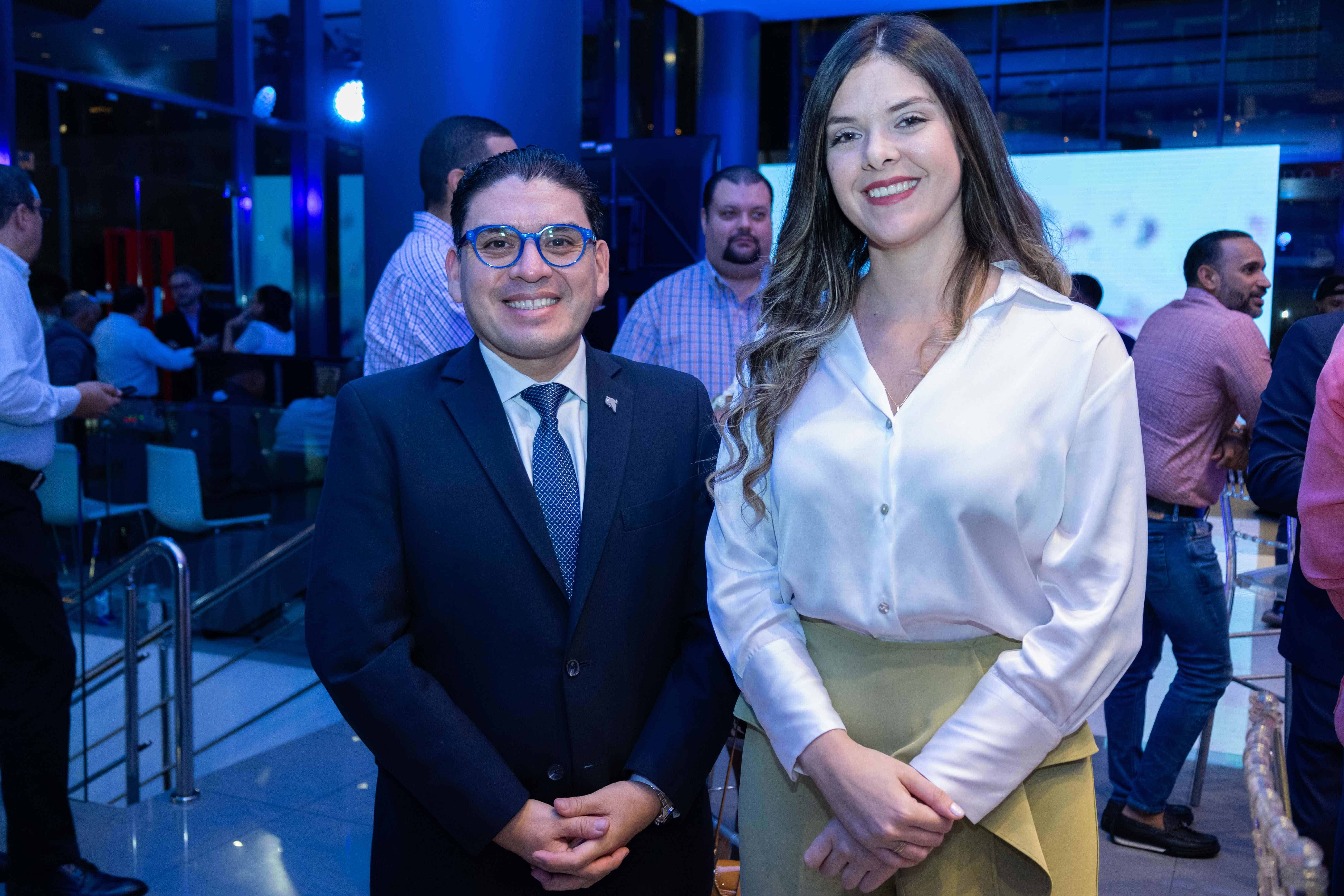 Yarik Rabanales y Marialejandra Urdaneta.