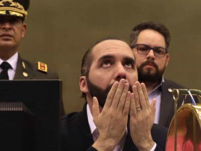 Bukele deja presidencia de El Salvador en busca de la reelección