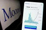 Moodys considera negativas las perspectivas para el sector bancario mundial en 2024