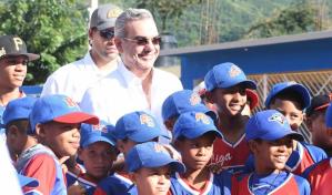 Presidente Abinader entrega estadio de sóftbol y polideportivo en San José de Ocoa