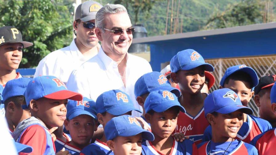 Presidente Abinader entrega estadio de sóftbol y polideportivo en San José de Ocoa