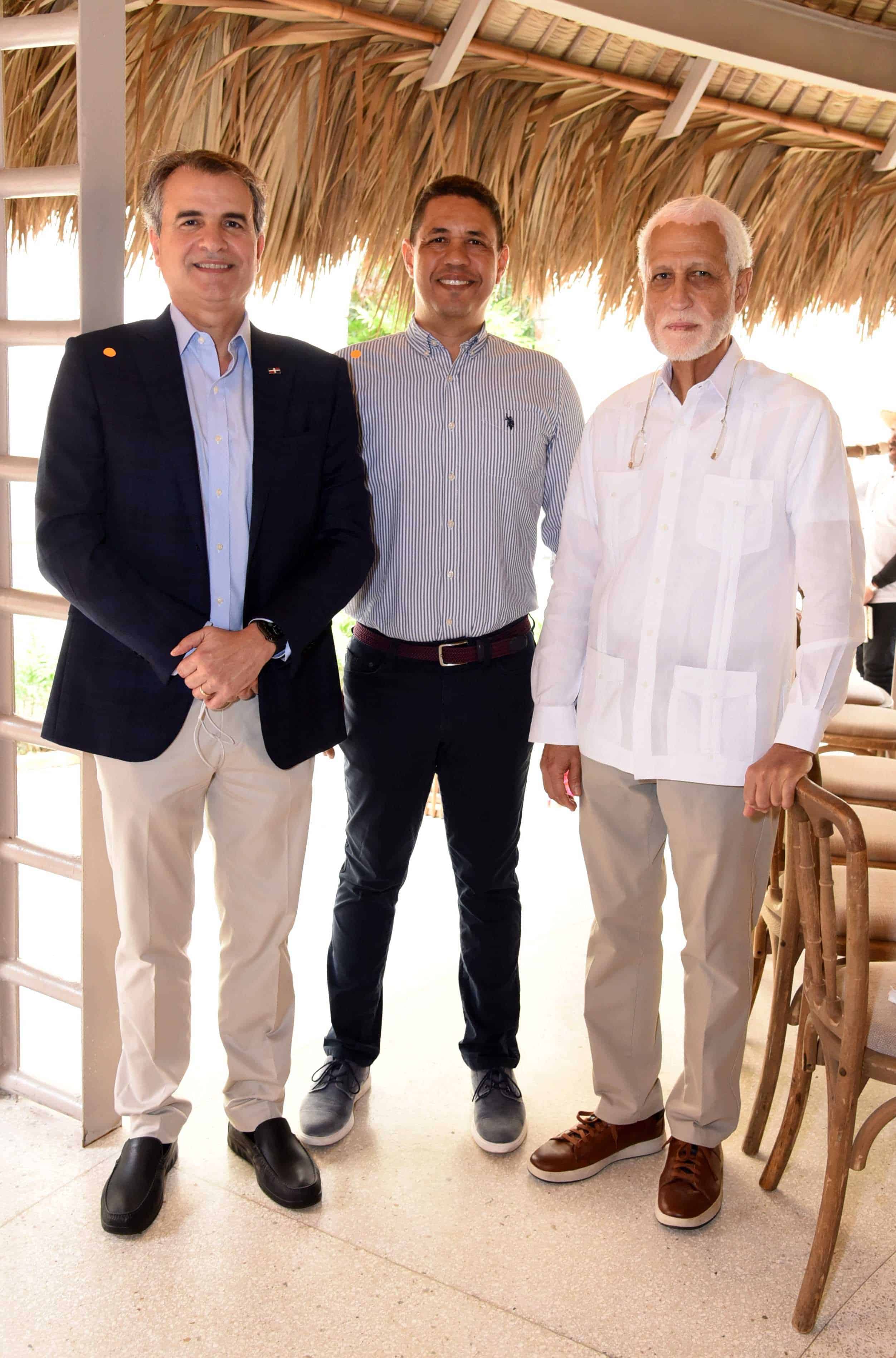 Ramon Franco, Juan Carlos Mejía y Camilo Suero.