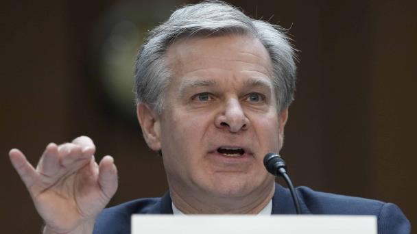 El jefe del FBI pide renovación de programa de espionaje