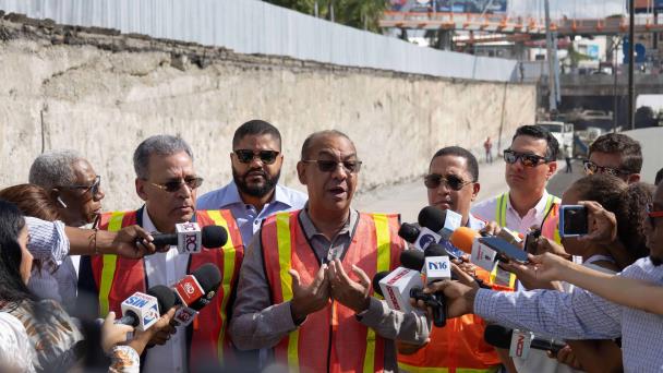 Constructora Estrella restaurará el muro colapsado del paso a desnivel de la 27 de Febrero