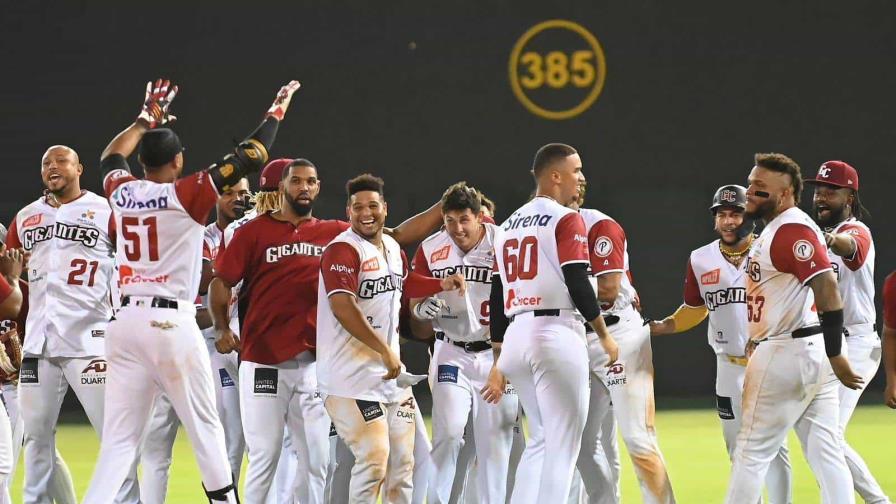 Jairo Asencio falla y los Gigantes del Cibao dejan en el terreno a los Tigres del Licey