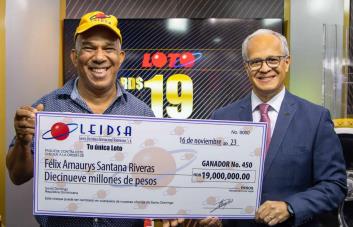 Leidsa entrega RD$19 millones a maletero de hotel