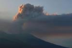 Aumentan a más de 20 los fallecidos por erupción volcánica en Indonesia