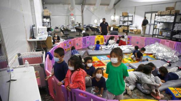 Fiscales de 19 estados piden no enviar niños migrantes a albergues sin licencia estatal
