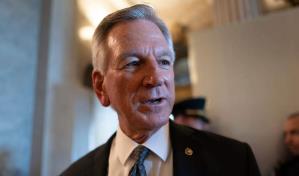 Senador republicano levanta su largo bloqueo a los cargos militares de Biden