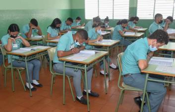 PISA asocia alto desempeño de estudiantes a mayor inversión en educación