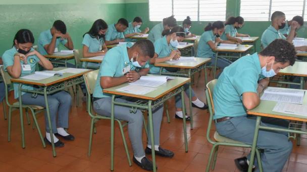PISA asocia alto desempeño de estudiantes a mayor inversión en educación