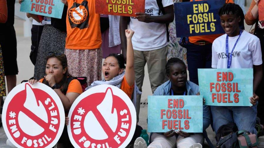 Cumbre climática cierra la primera semana con avances, pero sin despedirse de combustibles fósiles