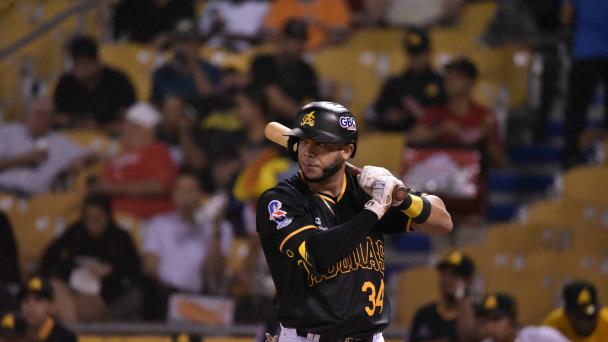 Yadiel Hernández oxigena a las Águilas ante los Gigantes