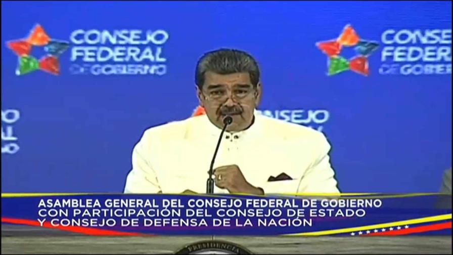 Maduro dice que otorgará licencias a empresas petroleras en zona reclamada a Guyana