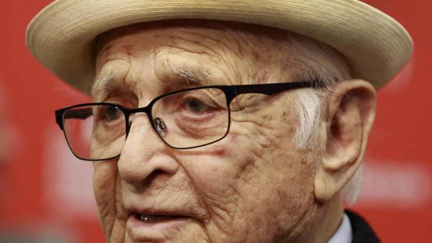 Muere Norman Lear, el creador que revolucionó las comedias televisivas en EE.UU.