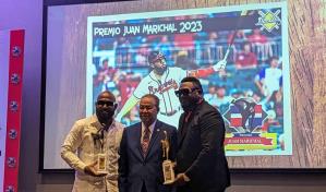 Marcell Ozuna y David Ortiz reciben el premio Juan Marichal